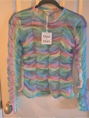 NWT-Small Davi & Dani Pastel whimsical and unique Ruched Long Sleeve Top
